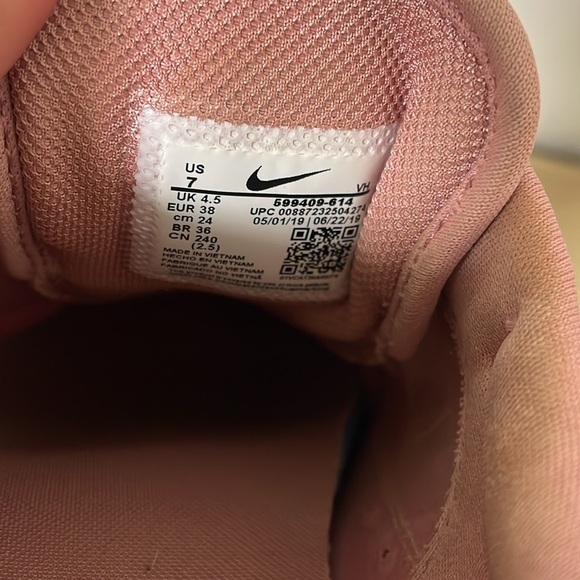 Nike Women’s Pink Tennis Shoes Size 7 - Picture 6 of 6